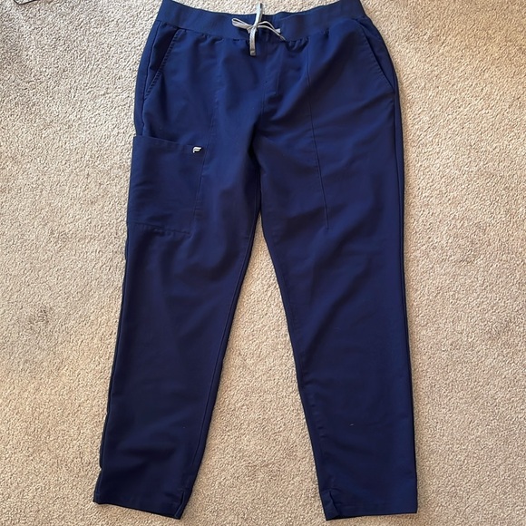 Ladies Scrubs - Picture 2 of 8